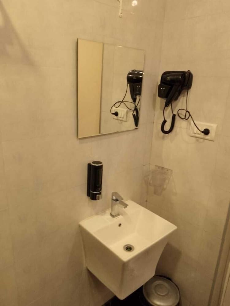 Thavika Silverwood Residence Yelagiri