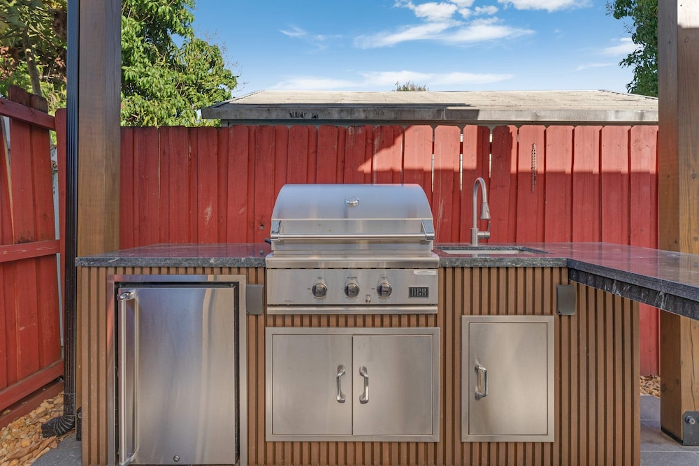 Casa Brisa - Stylish BBQ Near Heart of Kendall