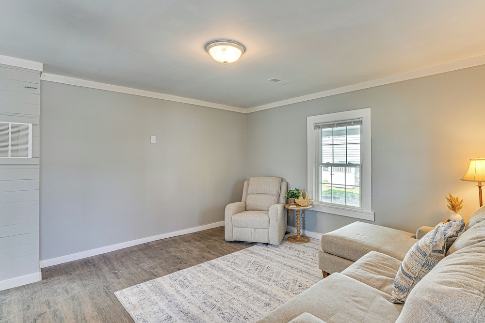Close to Shops, Eats & Hospital: Roxboro Retreat