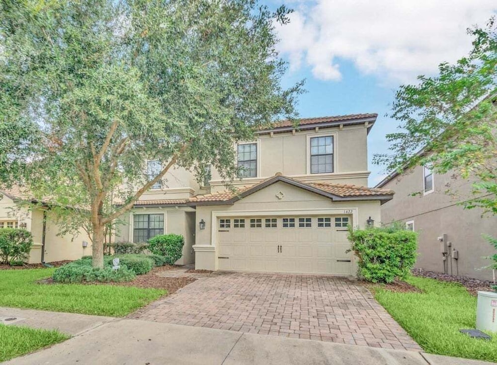Incredible Pool Spa & Game Room Private Home! 6 Bedroom Villa