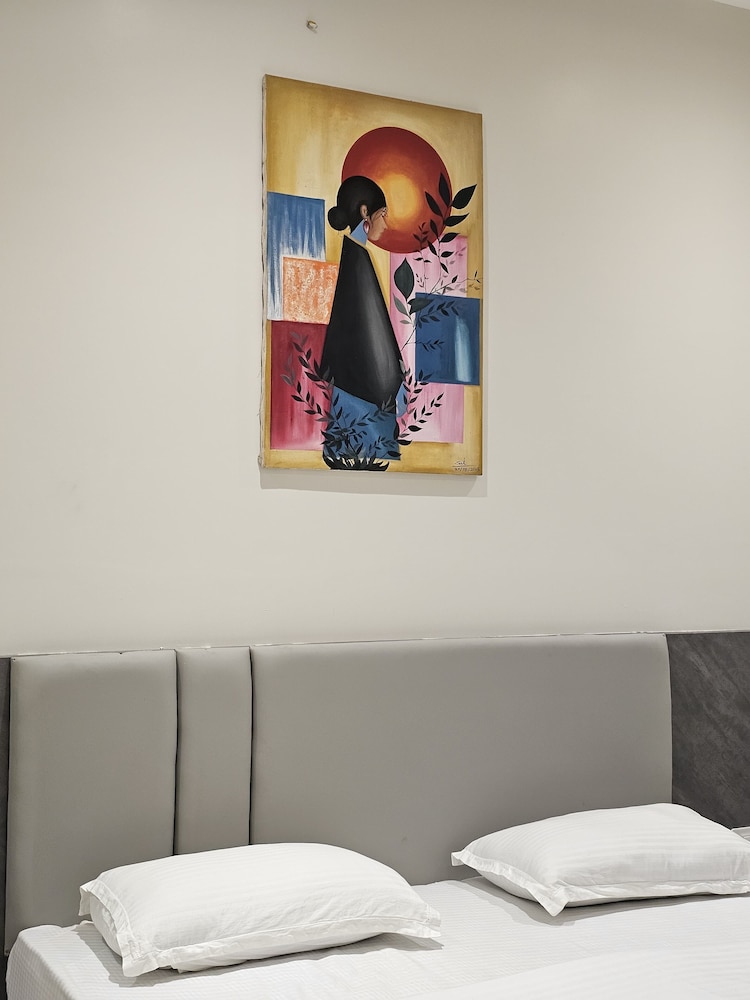 Hotel Abhishek Pride