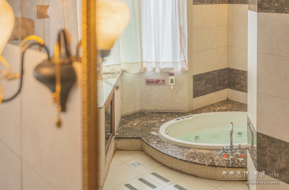 Regale Villa Hotel