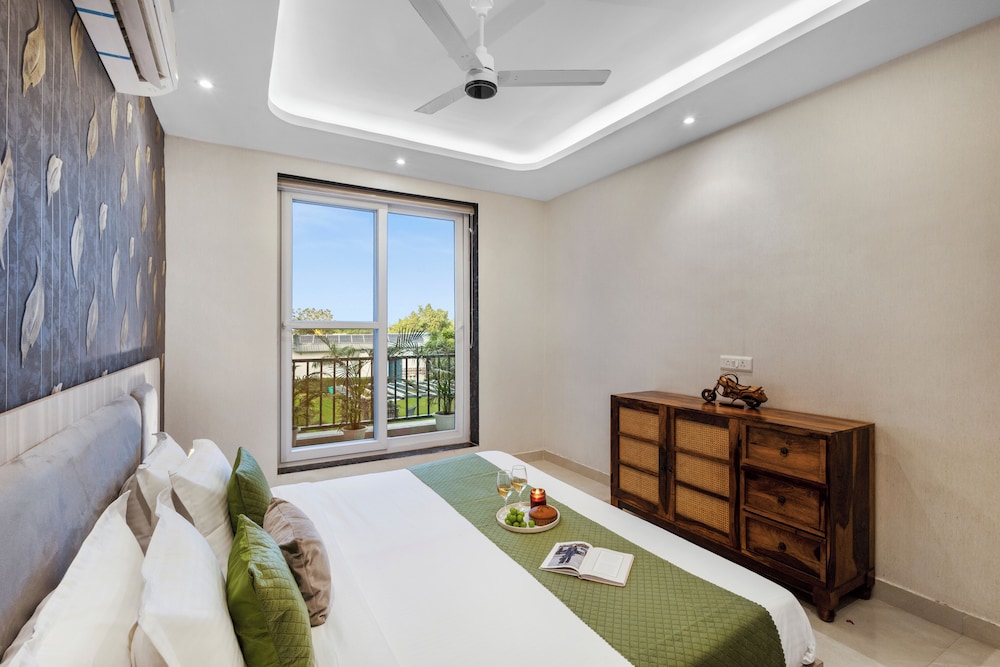 Versace Farms 5 BHK With Pvt Pool