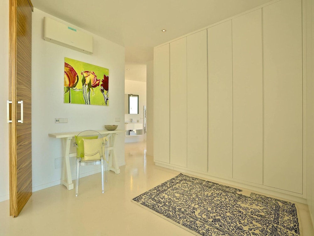 Modern Holiday Home With Vast Terracing