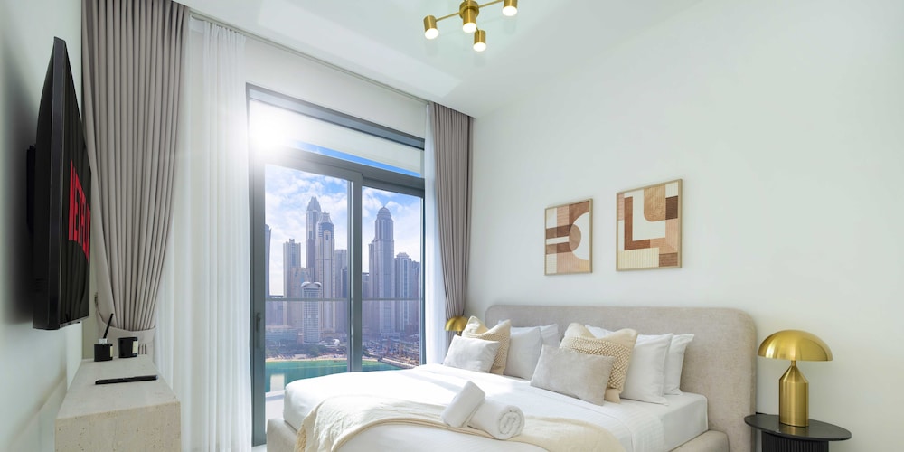 LUX The Marina Vista Beachfront Suite