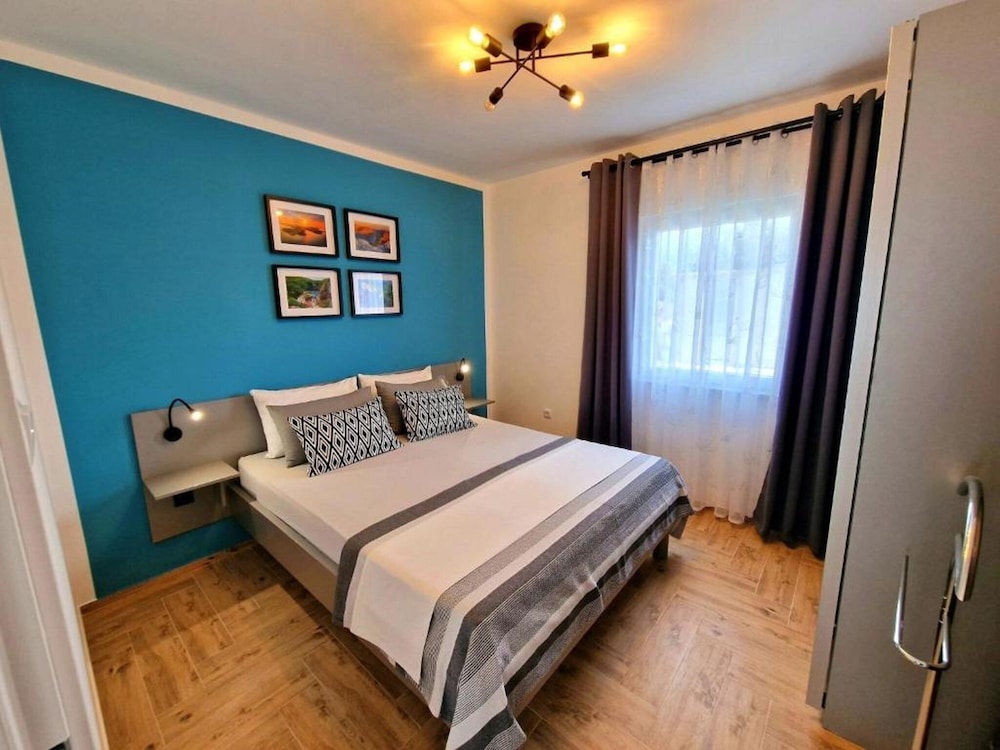 Charming Apartments Tome With Pool