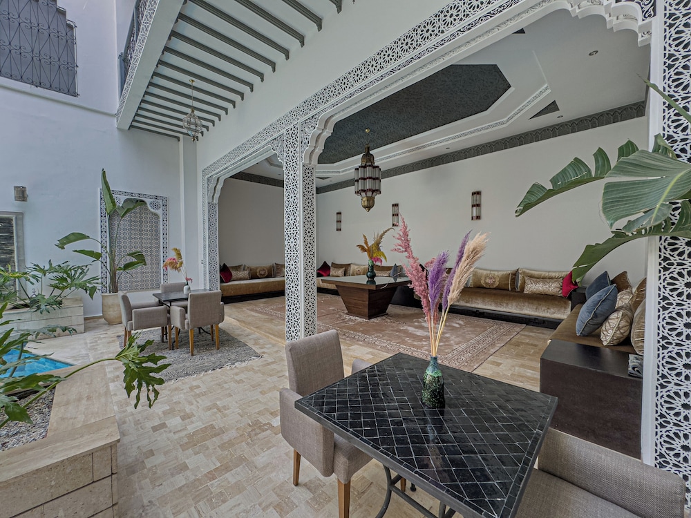 Riad Tonaroz Gold