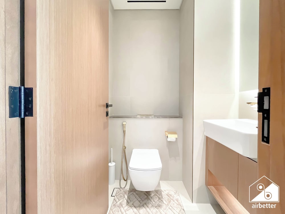 Luxury & Comfort 1B at Binghatti Amber & Balcony