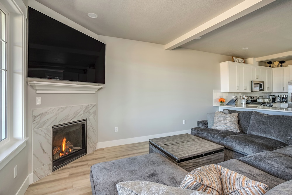 River & Marina View: Hammond Townhome w/ Hot Tub view 4
