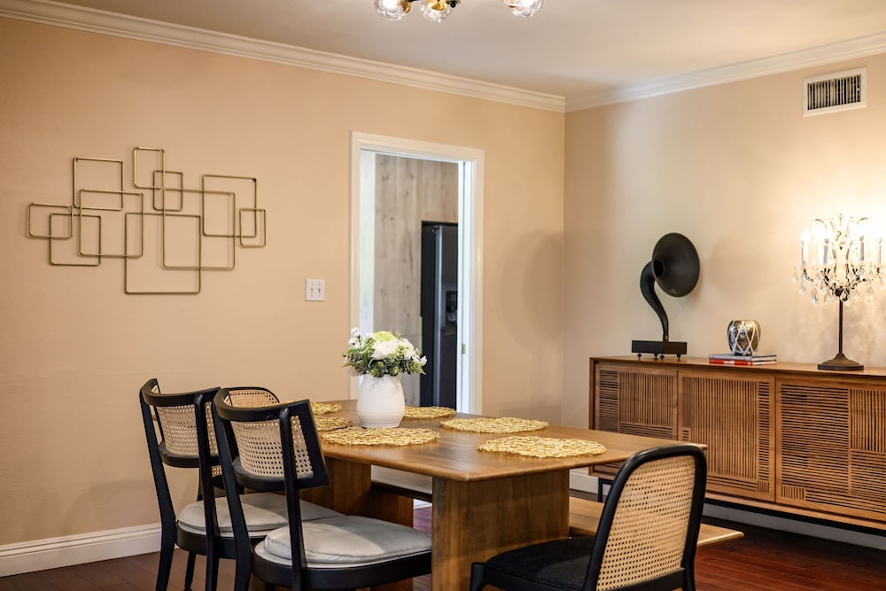 Private Room With Shared Bathroom