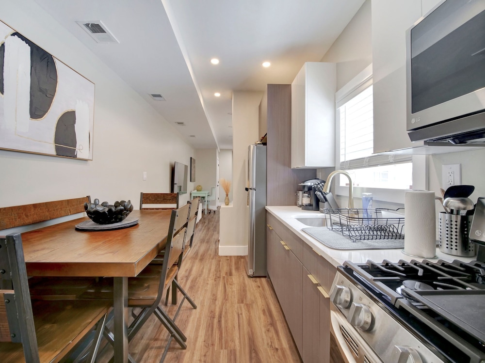 Comfy Bright Peaceful 1BR - Minutes to NYC