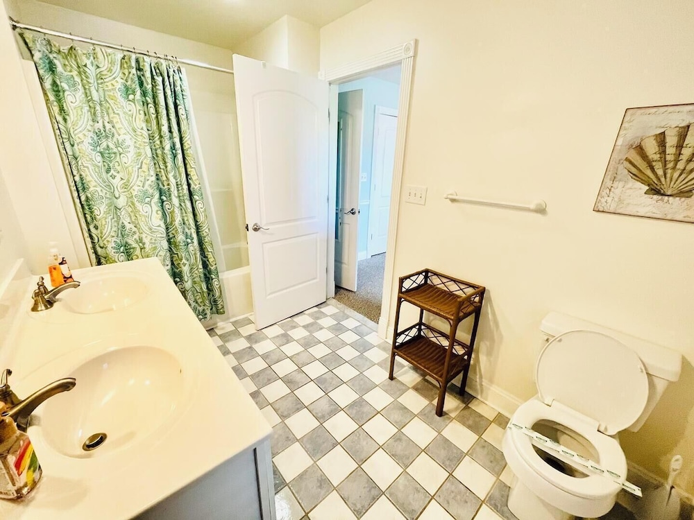 Wilmington Avenue 20B