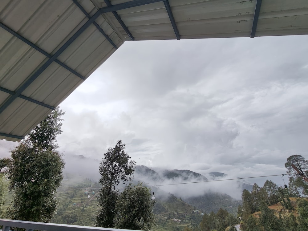 Himwanderer Camps and Cottages Pangot
