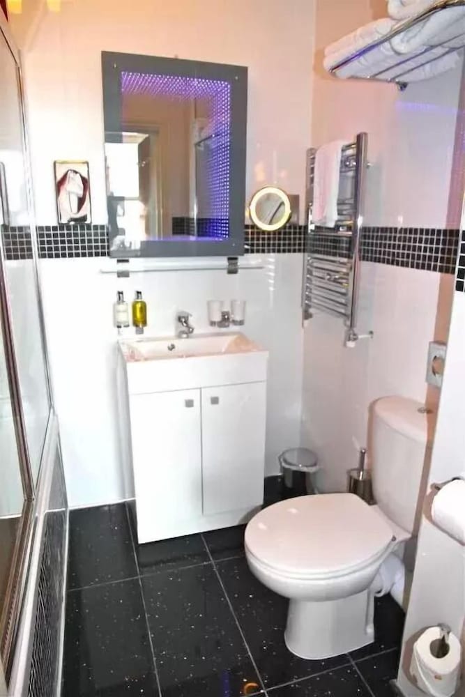 Crompton Guest House, photo 9