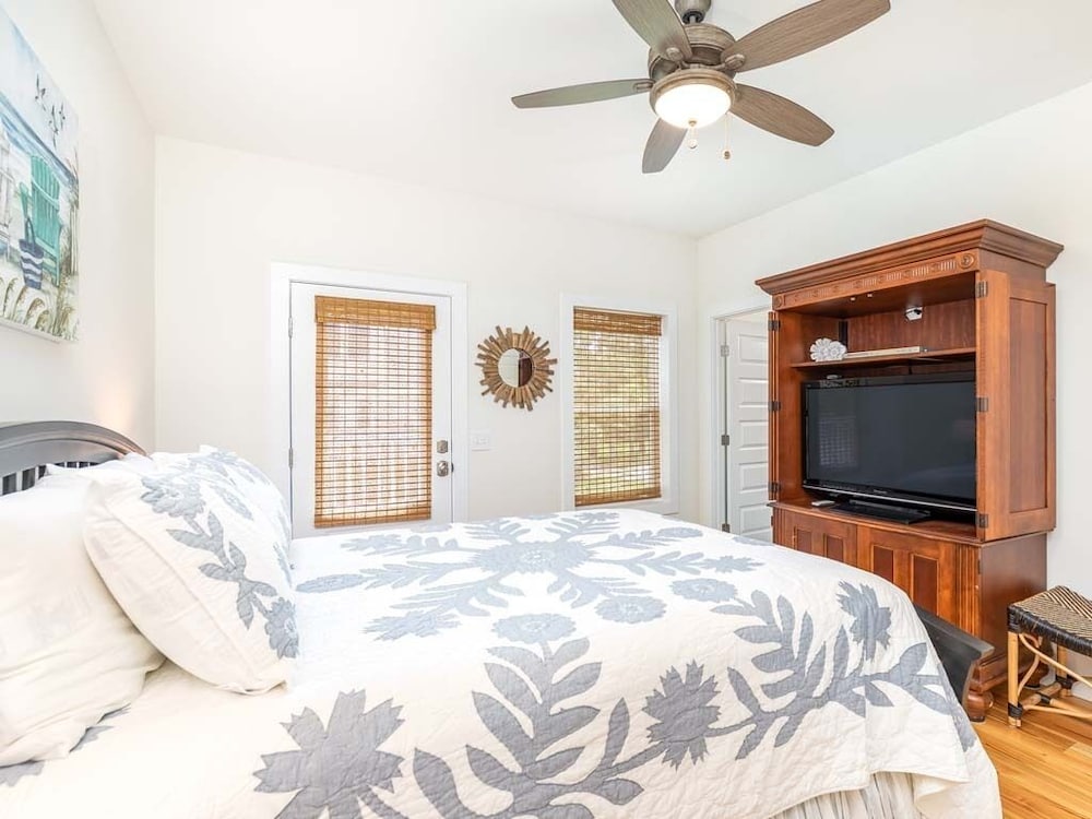 Shore Beats Work by Tybee Vacation Rentals view 4