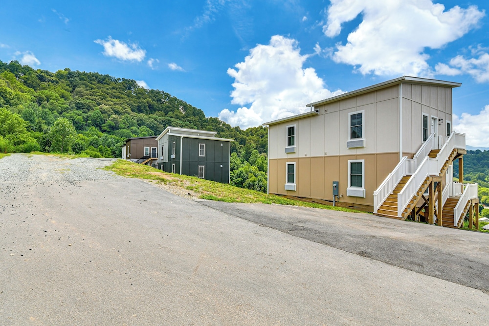 Hike & Ski: Mtn-view Retreat in Maggie Valley!
