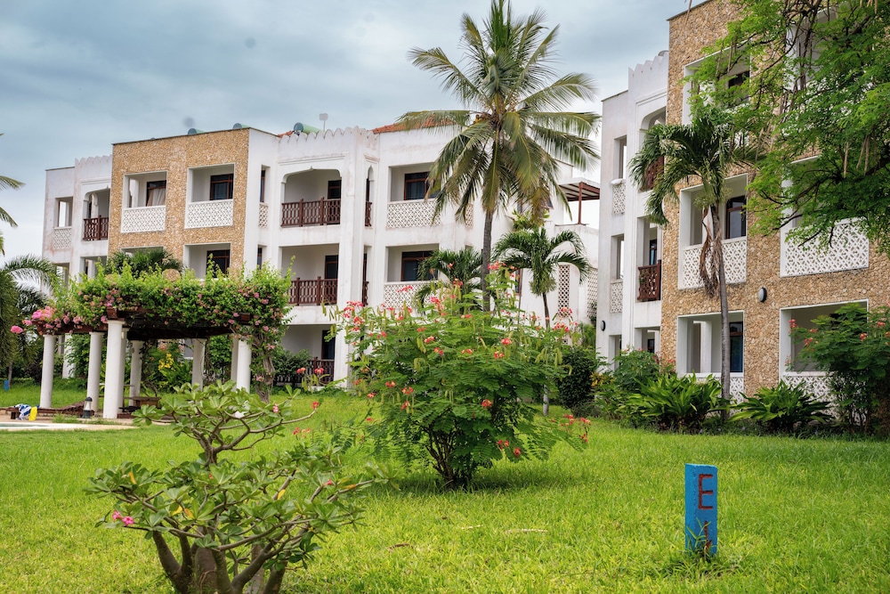 5 Star Exclusive Beach Apartment in Kilifi County view 3