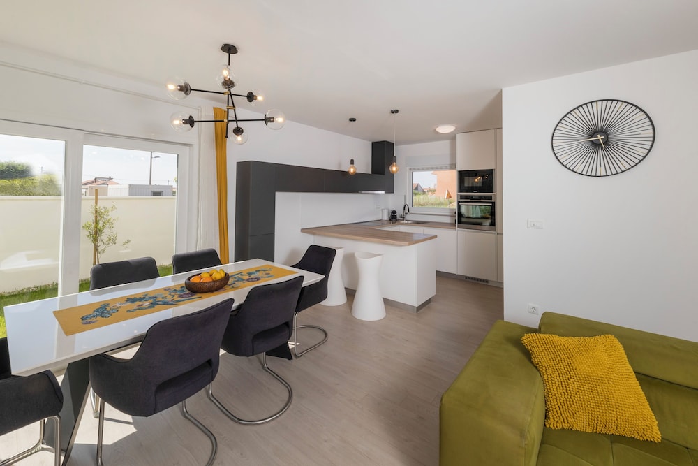 Alba Family Home