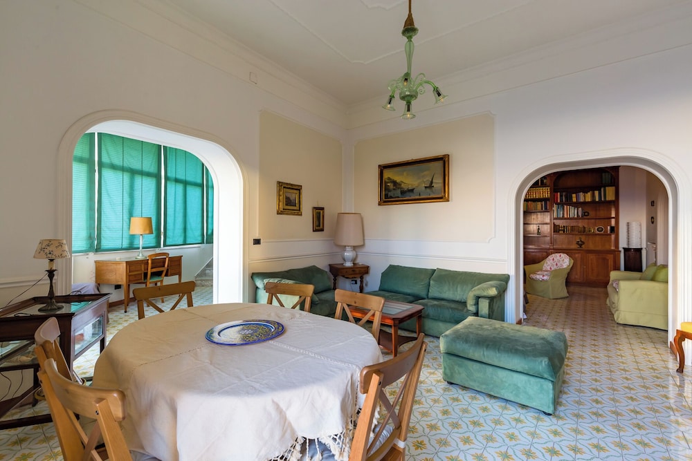 Villa Paola - Hidden Panoramic Garden and Terraces by Napoliapartments