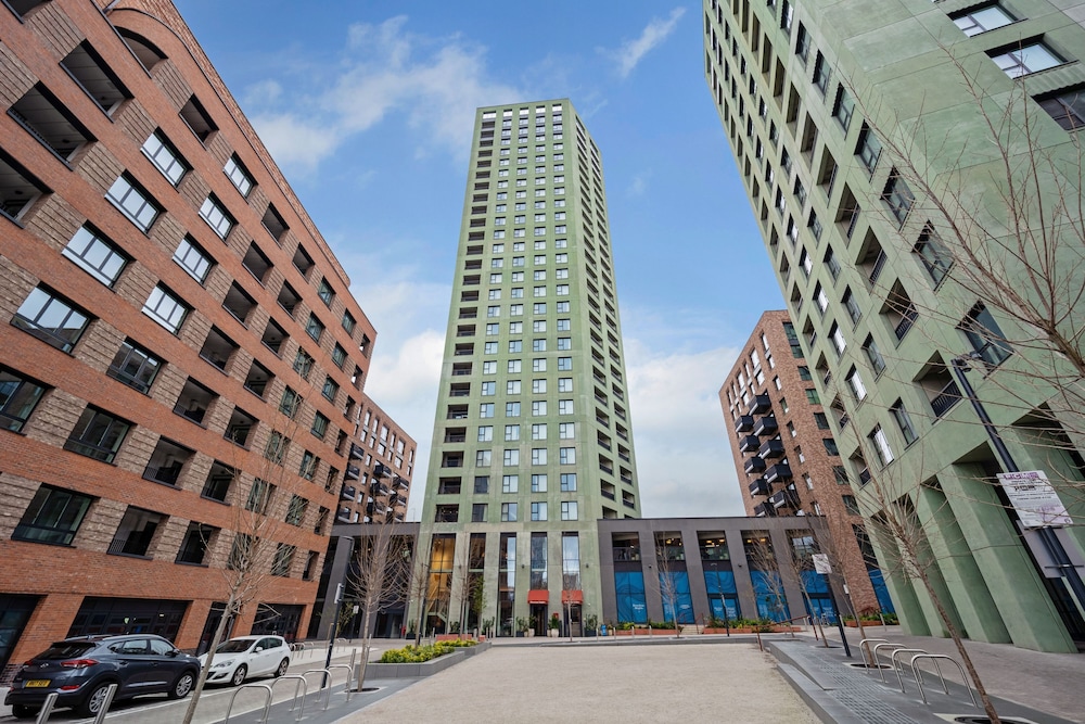 Stunning Two-bedroom Apartment With a Balcony