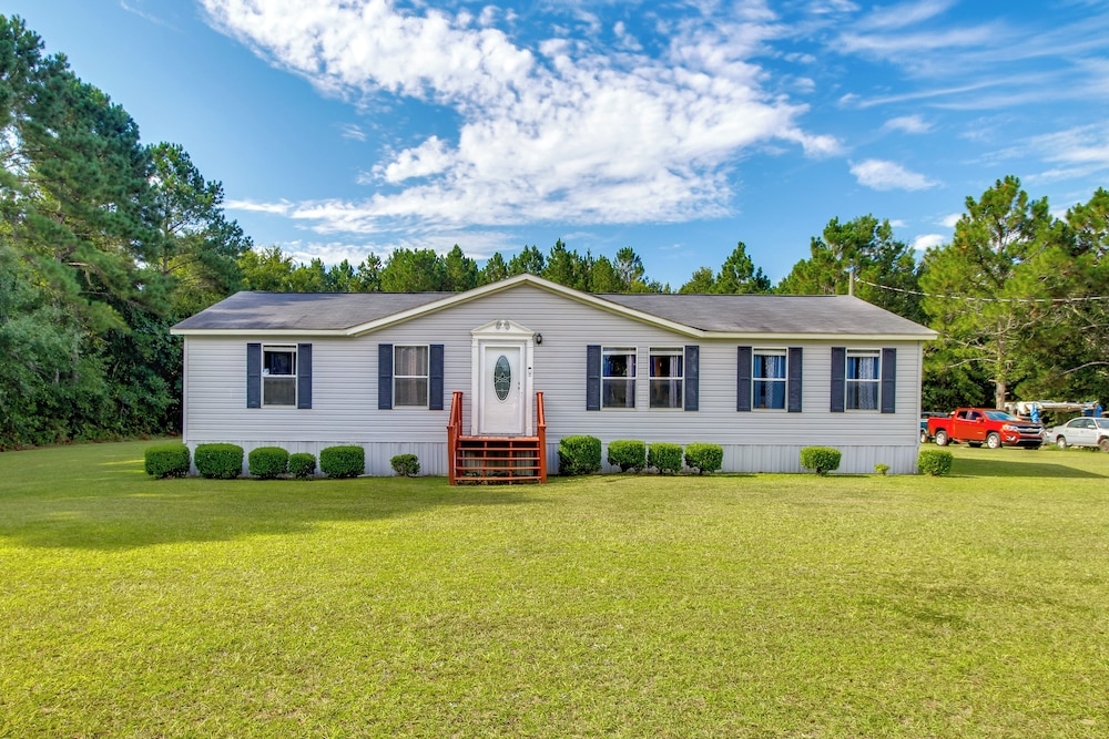 1 Mi to US Marine Base Albany: Cozy Getaway!