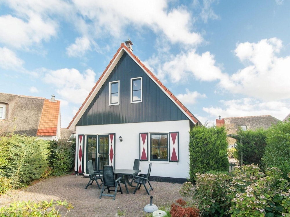 Villa With View Over the Park De Buitenplaats