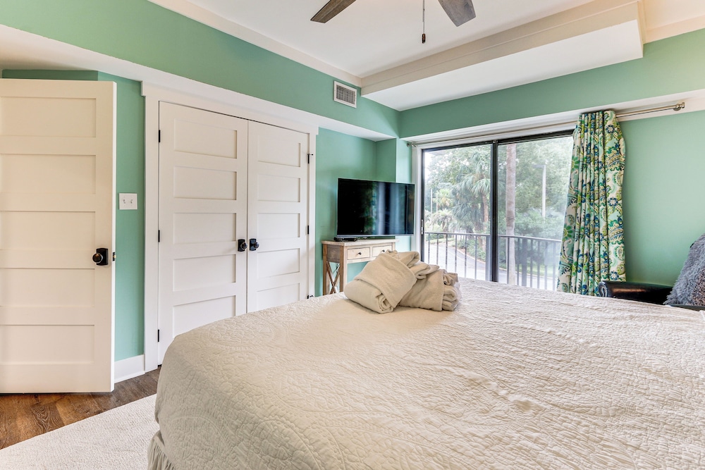 Easy Beach Access! Walkable Hilton Head Condo
