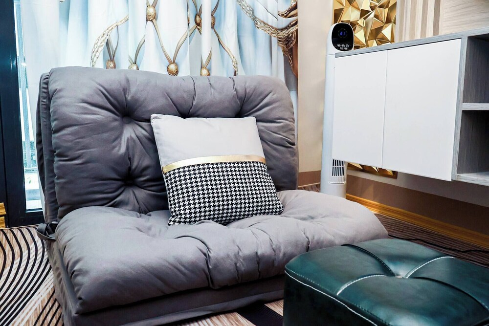 Sapphira Manor Luxurious Condo by the Bay