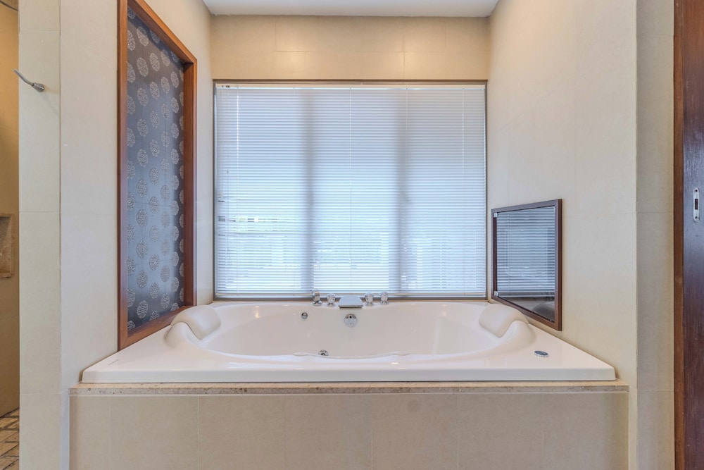 3BR Peaceful Pool Villa and Jacuzzi V241