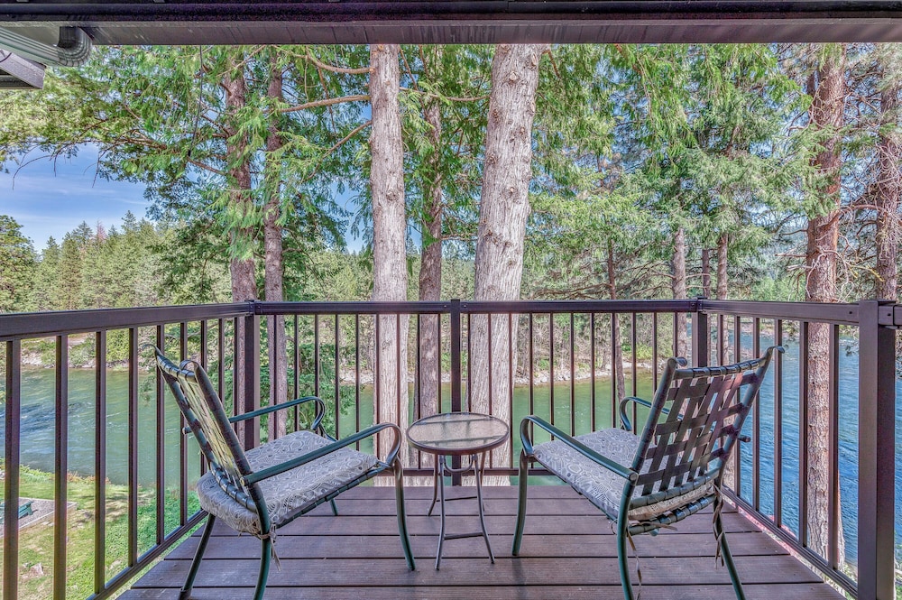 All Seasons River Inn
