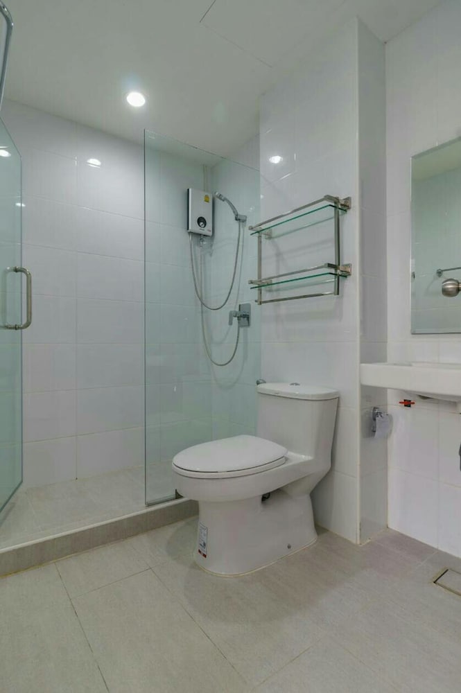 Le Vanvarothai Saladaeng Residence