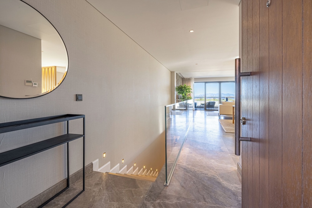 3-Bedroom Beachfront Villa with Hotel Amenities