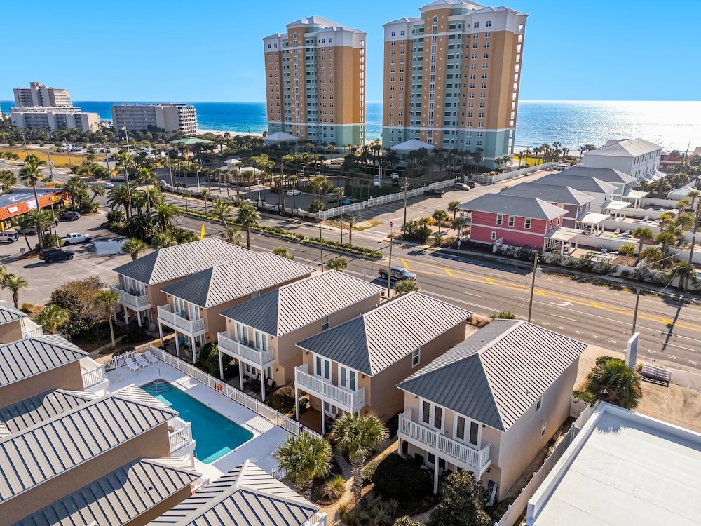 Palm Breeze Retreat Sleeps 10!