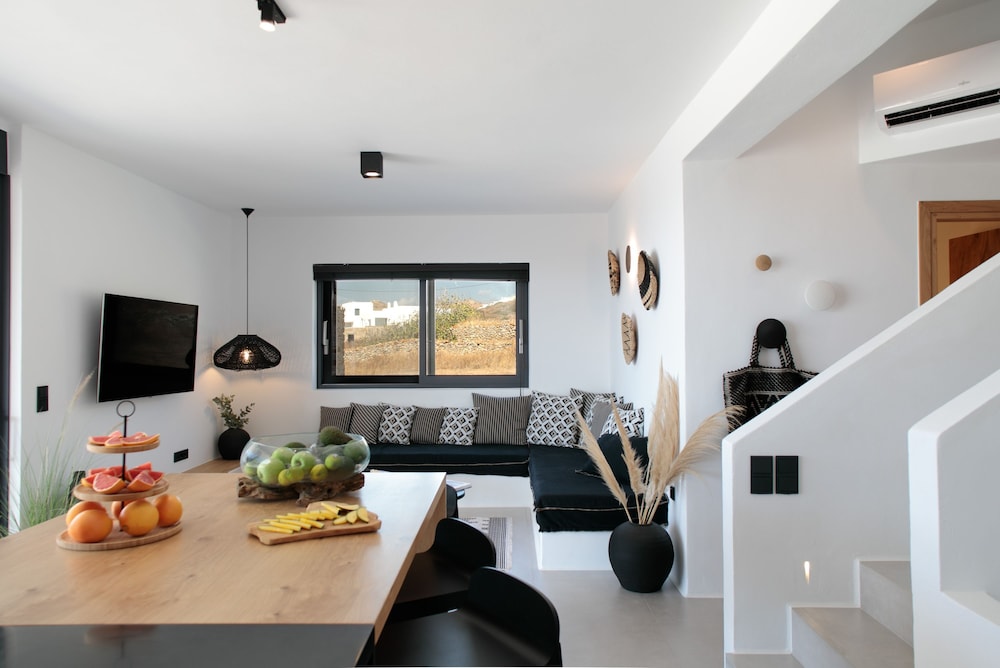 Villa Anamnisis With 5 Bedrooms and 5 5 Bathrooms