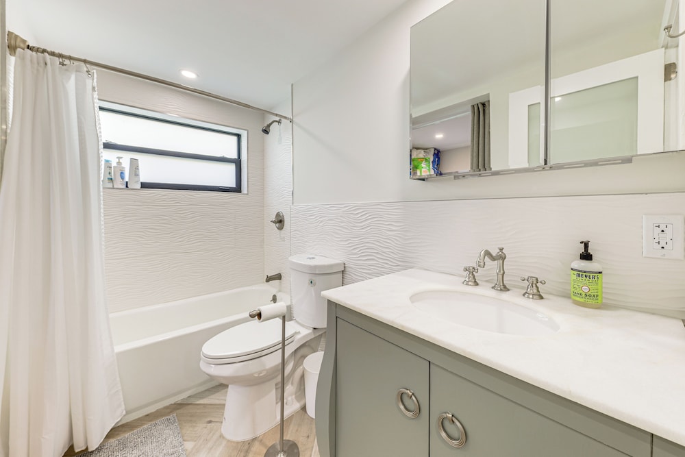 3 Mi to Beach: Renovated Haven in Fort Lauderdale!