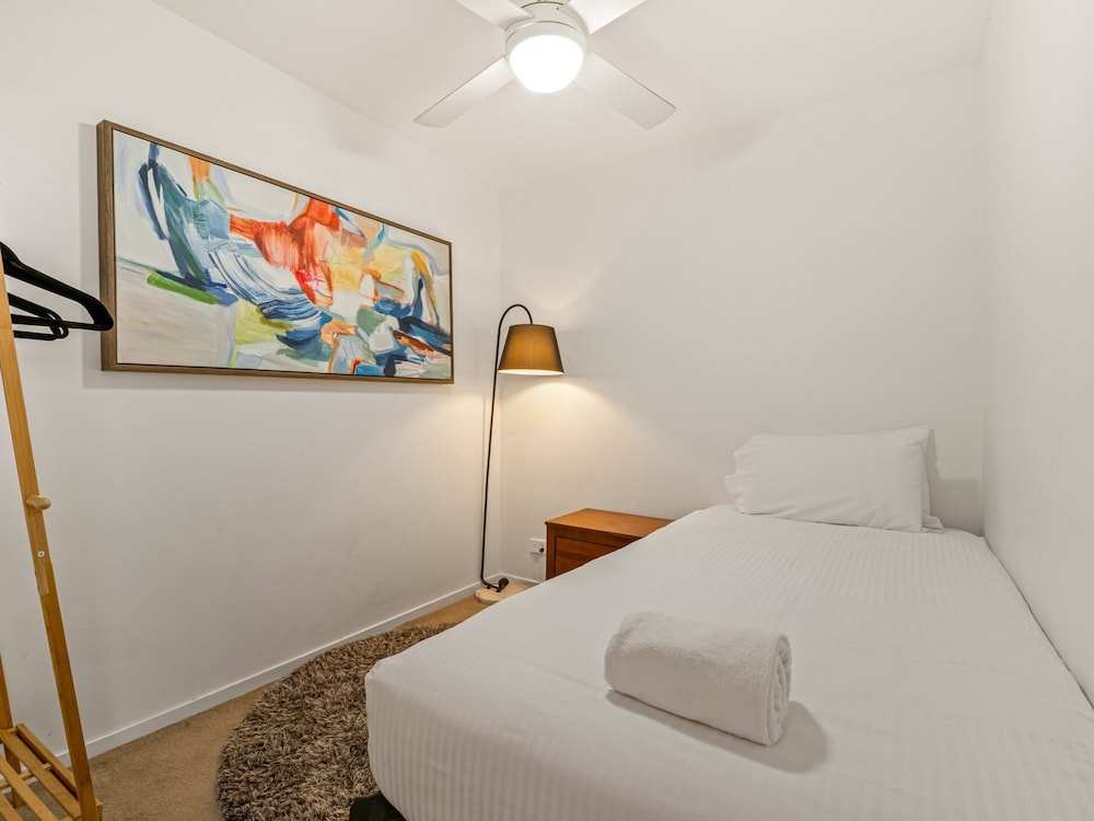 Stylish Apartment With Rooftop, BBQ & Spa Access