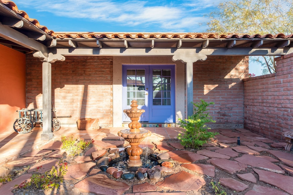 La Casona by Avantstay Gorgeous Spanish Style Oasis w Historic Charm Pool