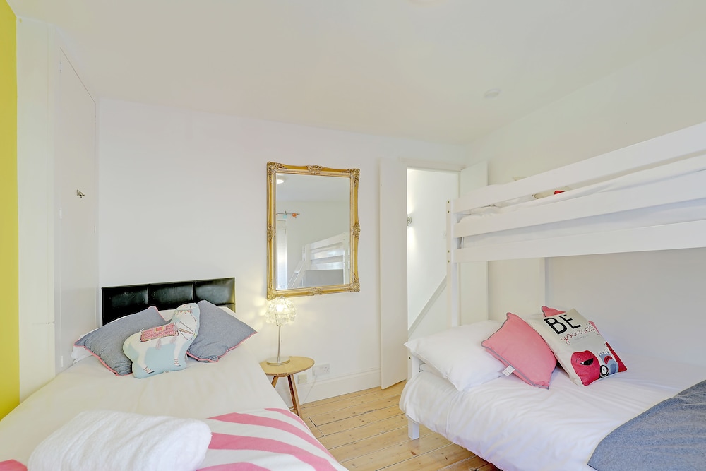 Sunny Cottage | By My Getaways | Free Parking
