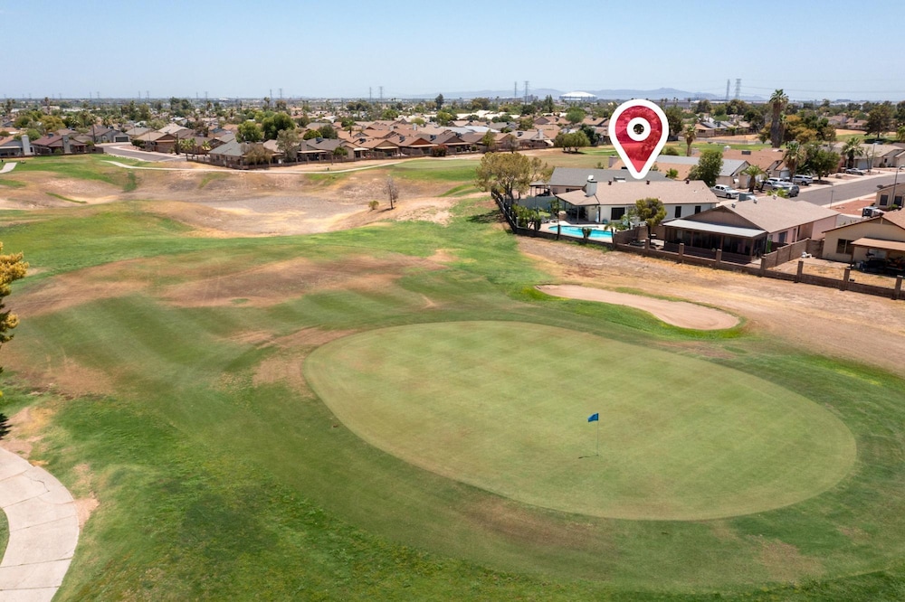 Peoria Oasis on Golf Course Pool Putting Green