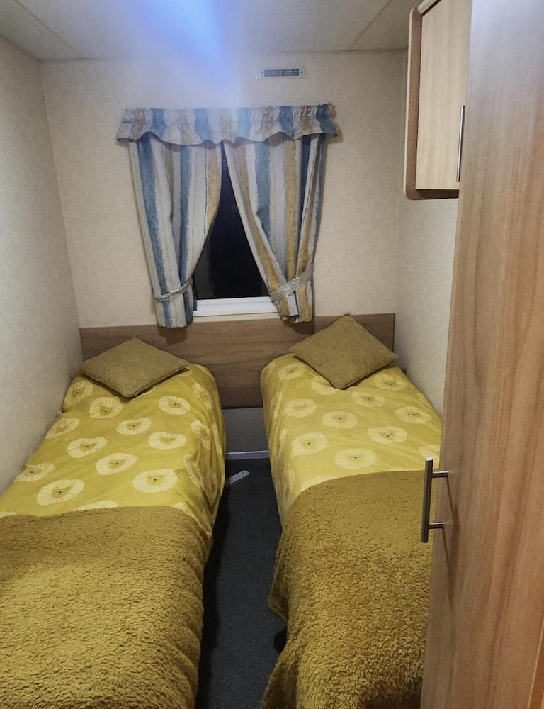 Warm and Snuggly 8-berth Static in Essex view 4