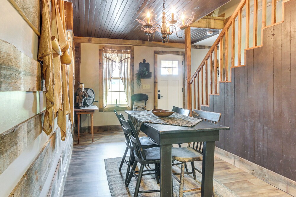 Historic Home w/ Mountain Views in Dry Run