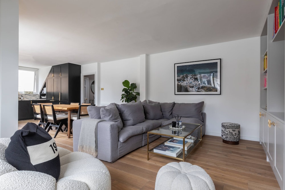 Princes Gate Mews III by Onefinestay