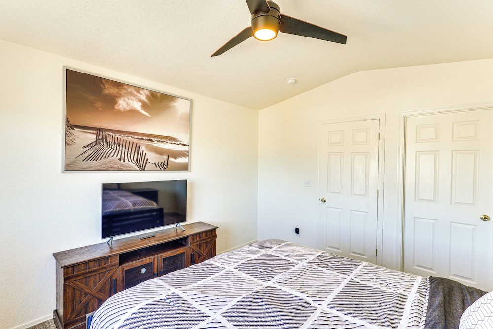 Pool, Games & Patio Bar! Epic Bullhead City Oasis