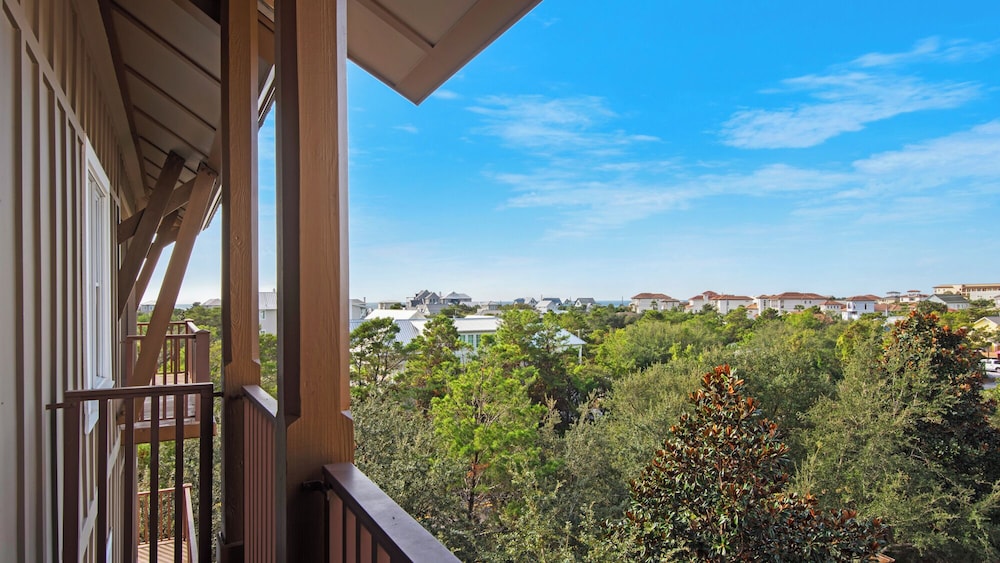 Coastal 3BR Condo With Pool & Shuttle : Snowbird Friendly!