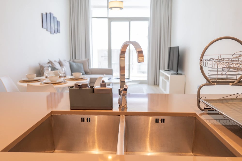 Sleek 1 Bedroom in Studio One With Great Amenities