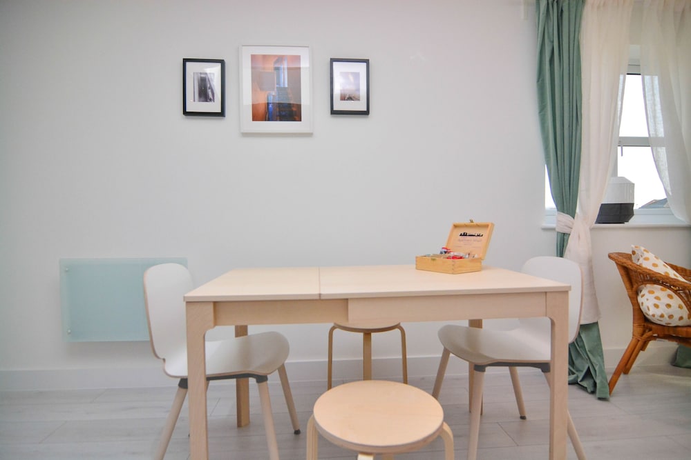 MACARENA WHARF Apartments