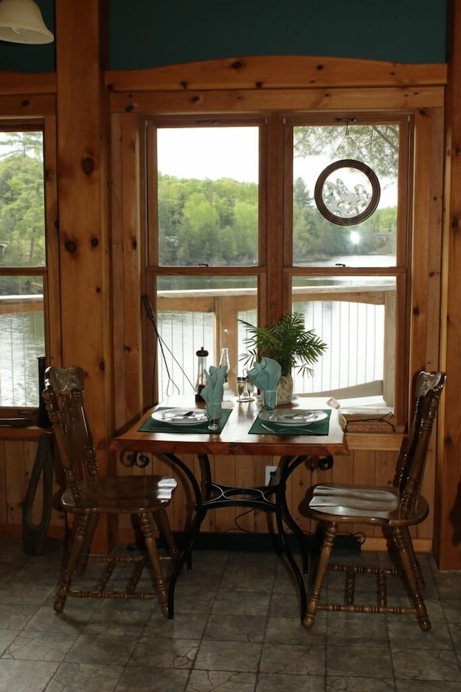Sunny Rock B&B Haliburton
