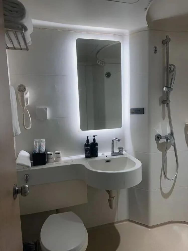 YESTE Hotel (Shenzhen Nanshan Qianhai Daxin subway station)