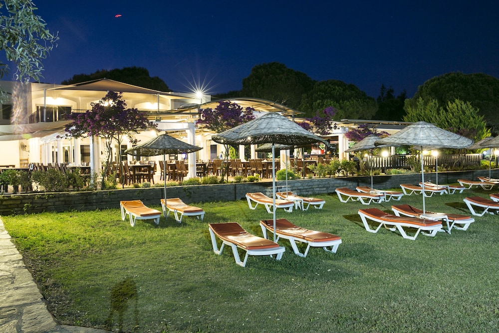 Bodrum Sea Side Beach Club Otel - Image 17