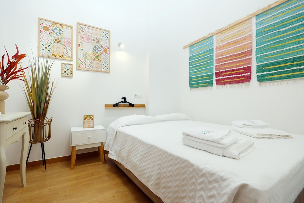 Z 02 - Bedroom 2 in Gil Vicente Guest Rooms